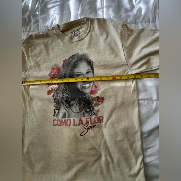 Selena Como La Flor Graphic Sweatshirt - Picture 4 of 6